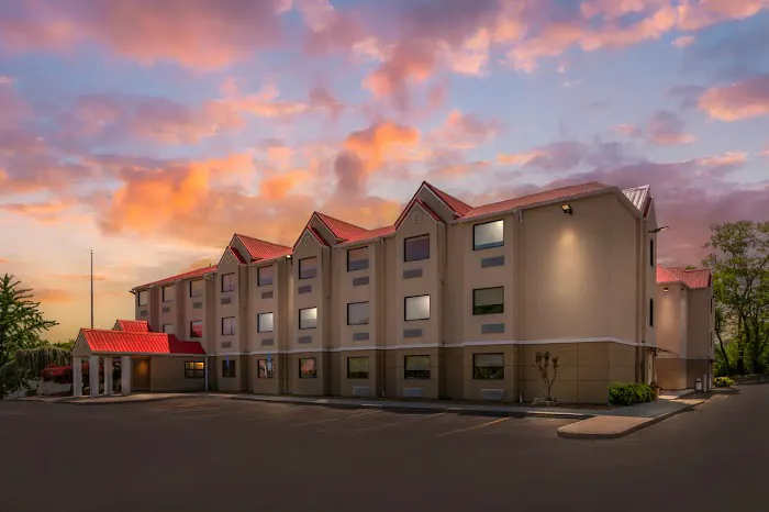 Quality Inn & Suites 4