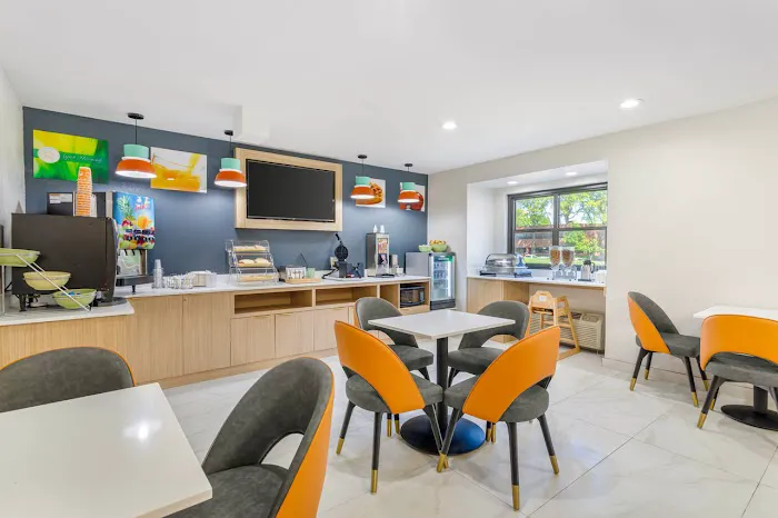 Quality Inn & Suites 4