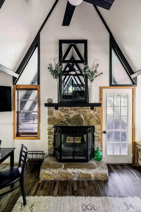 Hillside Hideaway Cabin 4
