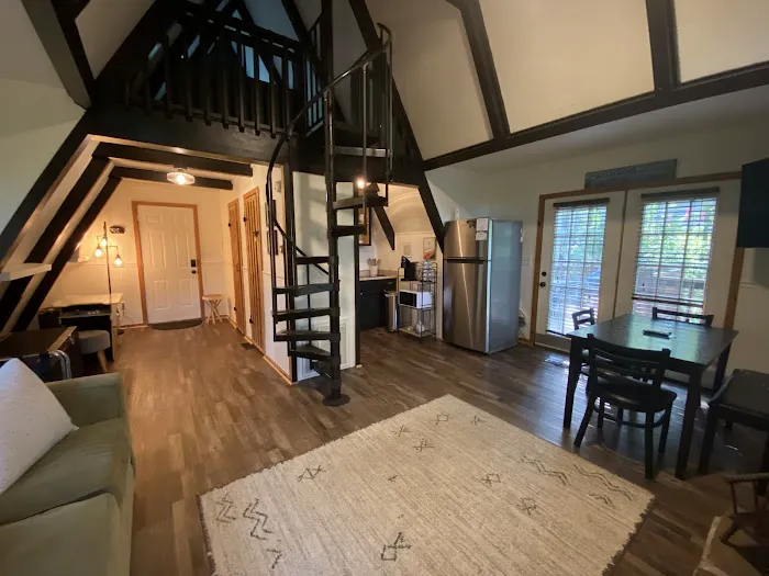 Hillside Hideaway Cabin 4