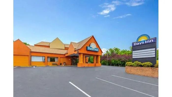 Days Inn by Wyndham Knoxville East 4