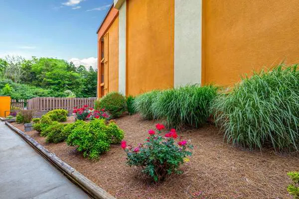 Days Inn by Wyndham Knoxville East 4