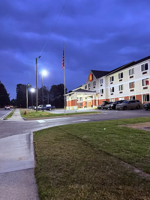 Econo Lodge Inn & Suites 4