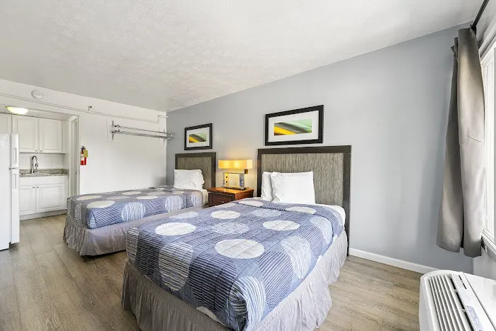 Budgetel Inn & Suites 4