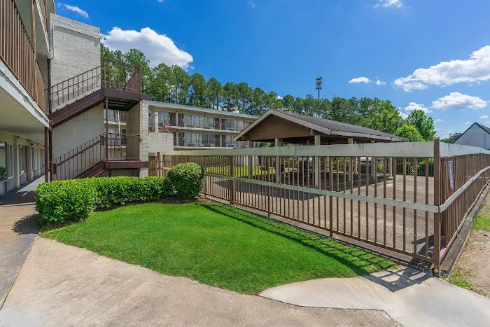 Budgetel Inn & Suites 4