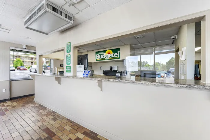 Budgetel Inn & Suites 4