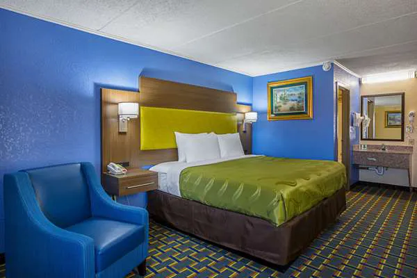 Quality Inn & Suites near Six Flags East 4