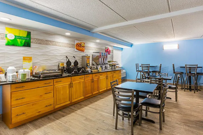 Quality Inn & Suites near Six Flags East 4
