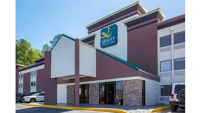Quality Inn & Suites near Six Flags East 4
