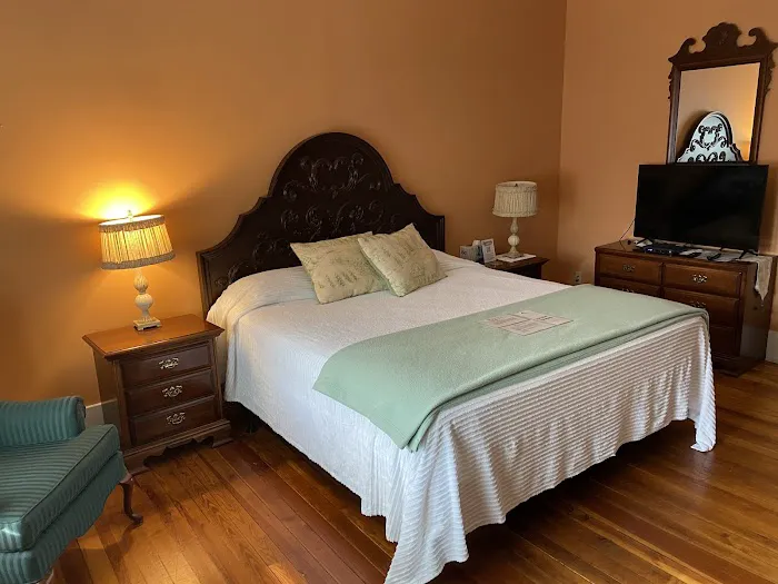 The Belmont Inn 4