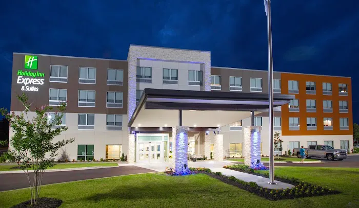 Holiday Inn Express & Suites Greenwood Mall by IHG 4
