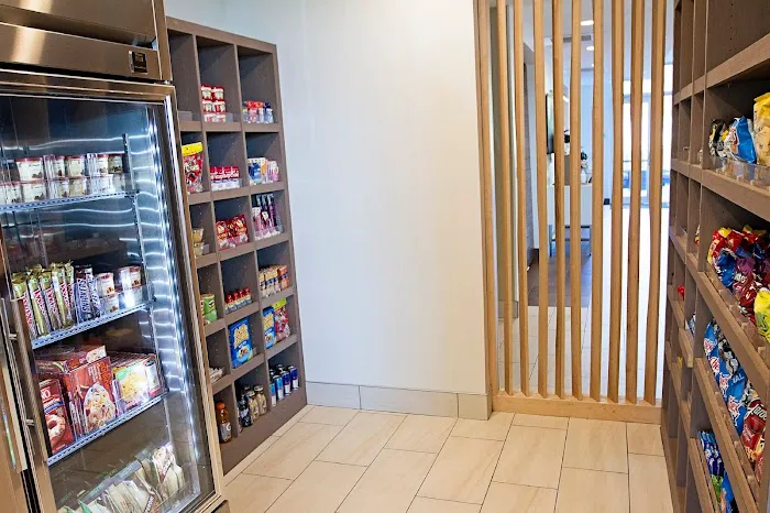 Holiday Inn Express & Suites Greenwood Mall by IHG 4