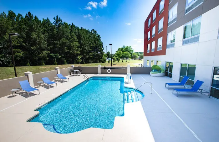 Holiday Inn Express & Suites Greenwood Mall by IHG 4
