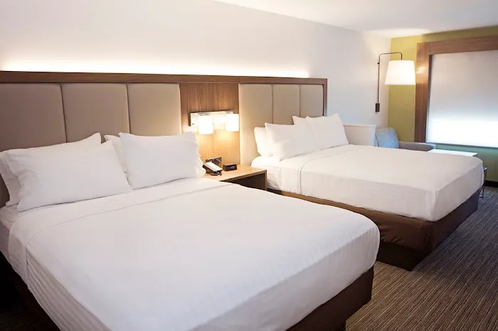 Holiday Inn Express & Suites Greenwood Mall by IHG 4