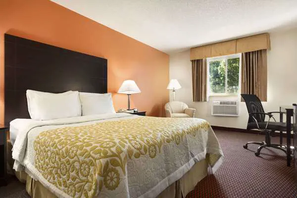 Days Inn by Wyndham Greenwood SC 4