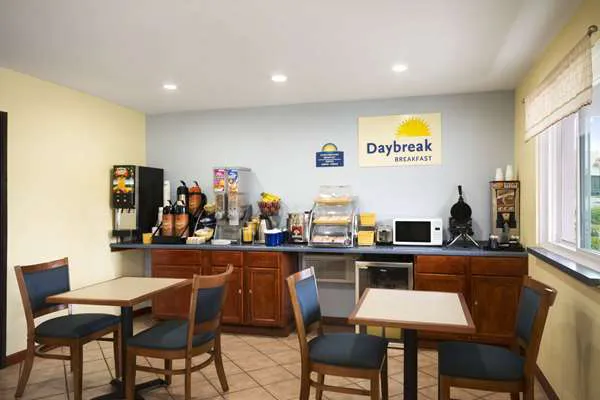 Days Inn by Wyndham Greenwood SC 4