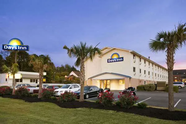 Days Inn by Wyndham Greenwood SC 4