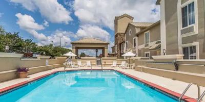 Comfort Inn & Suites Greenwood near University