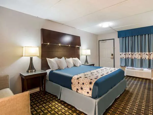 Rodeway Inn 4