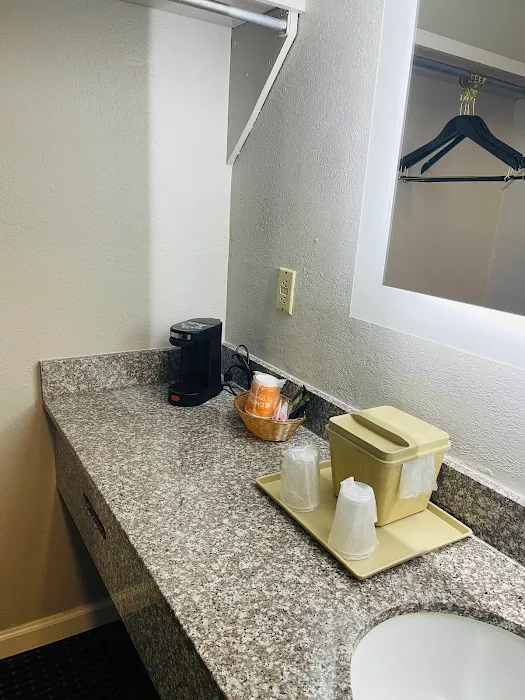 Rodeway Inn 4