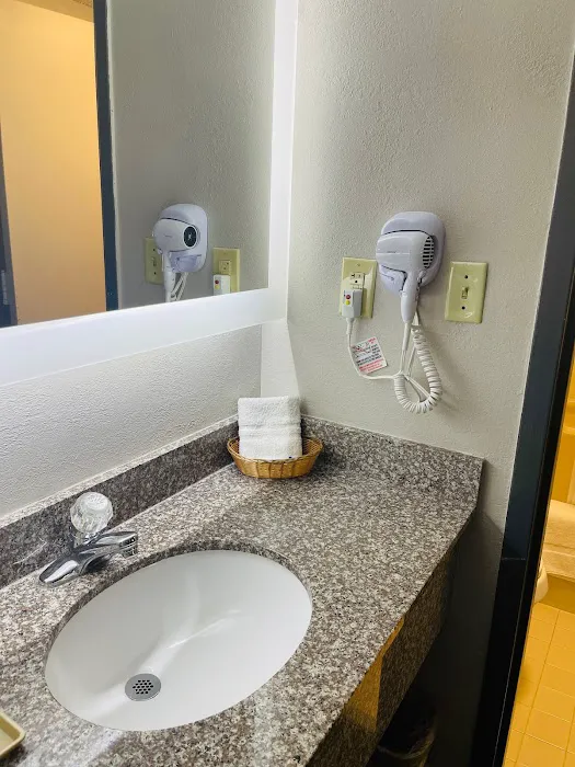 Rodeway Inn 4