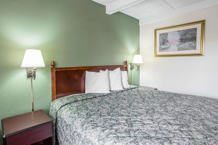Rodeway Inn 4