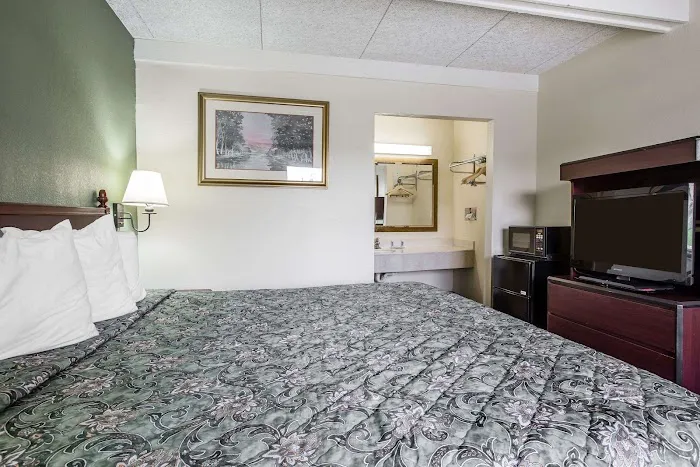 Rodeway Inn 4