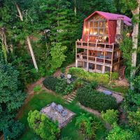 Homegrown Hideaways: Mountain Bearadise