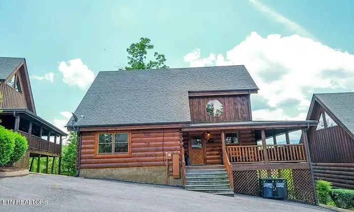 Cabin Bear Hug 4