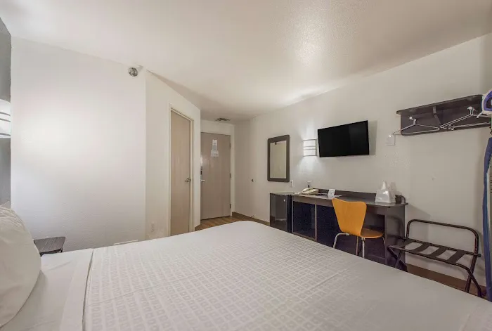 Americas Best Value Inn Knoxville East 4