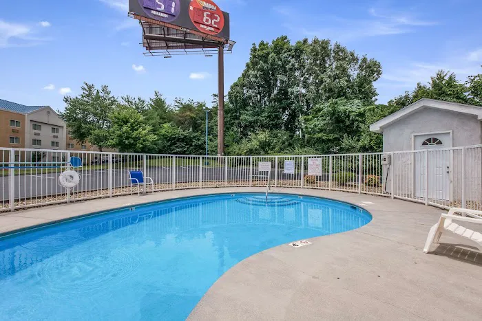 Americas Best Value Inn Knoxville East 4