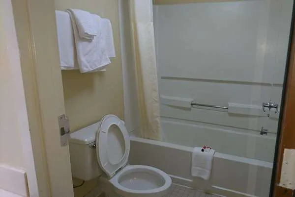 Travelodge by Wyndham Knoxville East 4