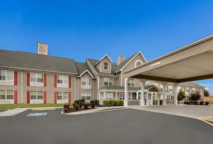 Red Roof Inn & Suites Knoxville East 4