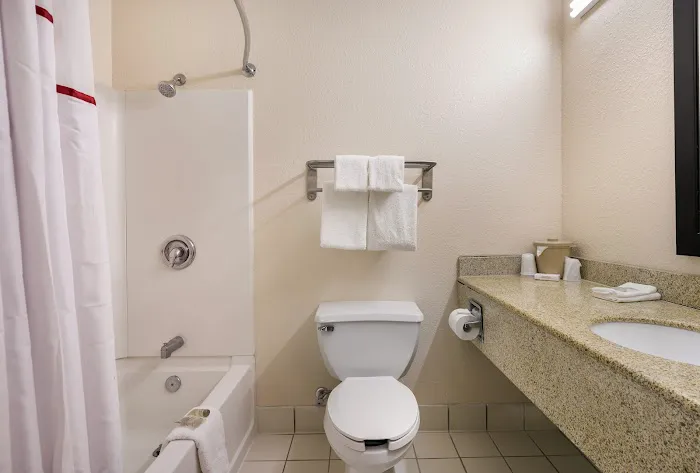 Red Roof Inn & Suites Knoxville East 4