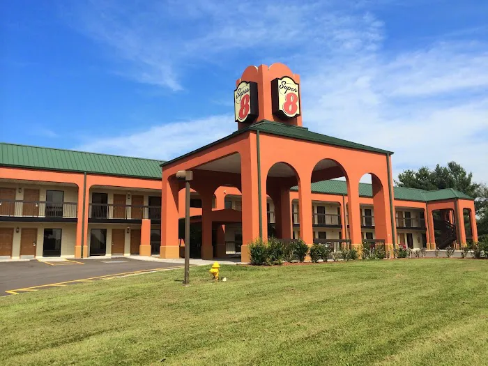Super 8 by Wyndham Knoxville East 4