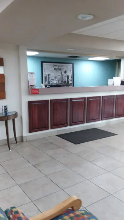 Super 8 by Wyndham Knoxville East 4
