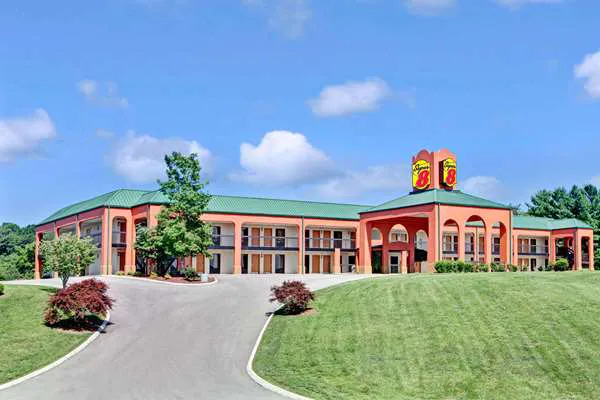 Super 8 by Wyndham Knoxville East 4