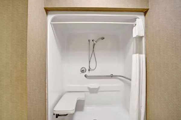 Super 8 by Wyndham Knoxville East 4