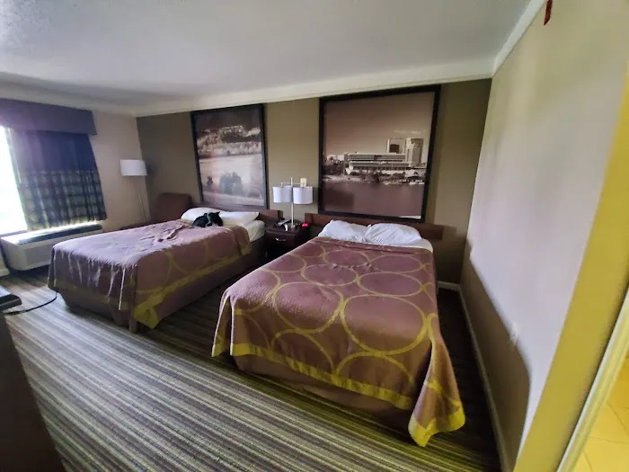Super 8 by Wyndham Knoxville East 4