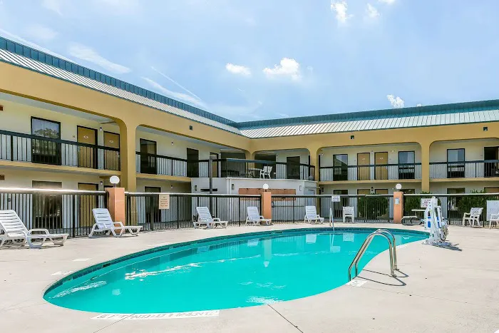 Rodeway Inn 4