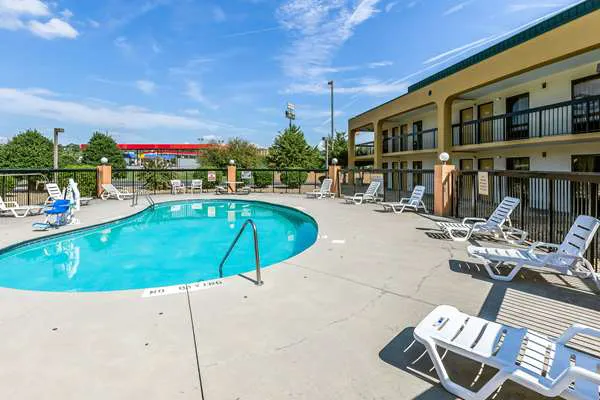 Rodeway Inn 4