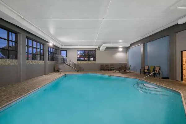 La Quinta Inn & Suites by Wyndham Knoxville East 4