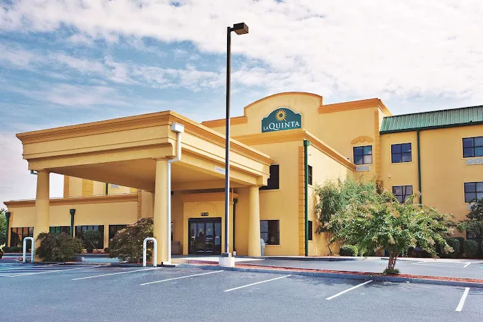 La Quinta Inn & Suites by Wyndham Knoxville East 4