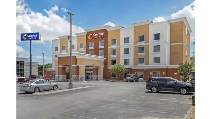 Comfort Suites East 4