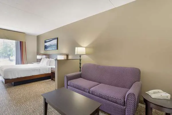 Comfort Suites East 4