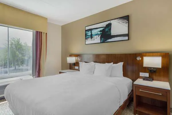 Comfort Suites East 4