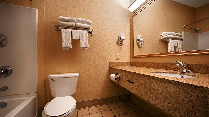 Best Western Plus Strawberry Inn & Suites 4