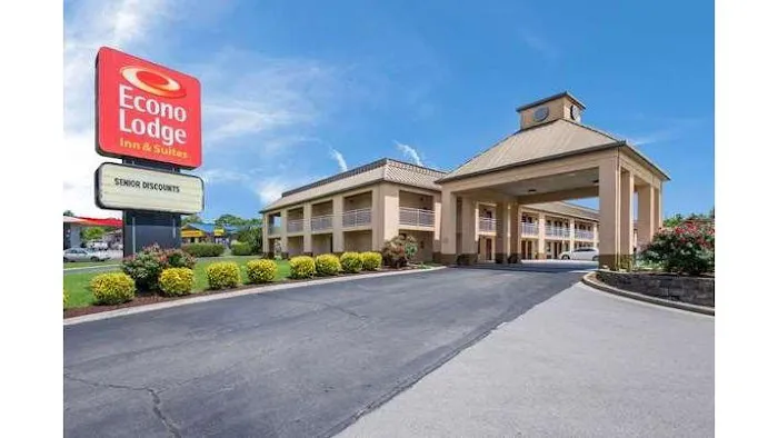 Econo Lodge Inn & Suites East 4