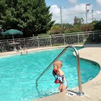 Econo Lodge Inn & Suites East