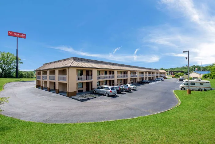 Econo Lodge Inn & Suites East 4